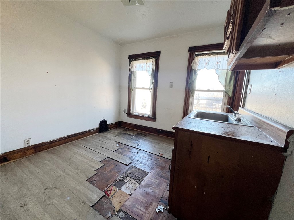 868 Plymouth Ave S 866