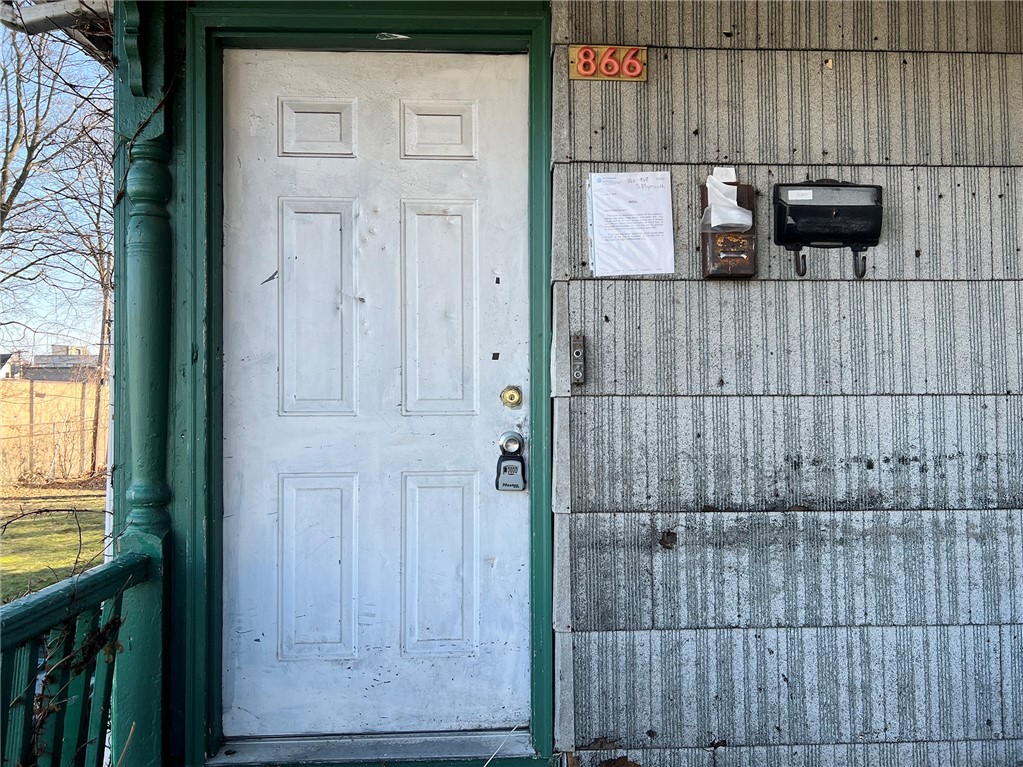 868 Plymouth Ave S 866