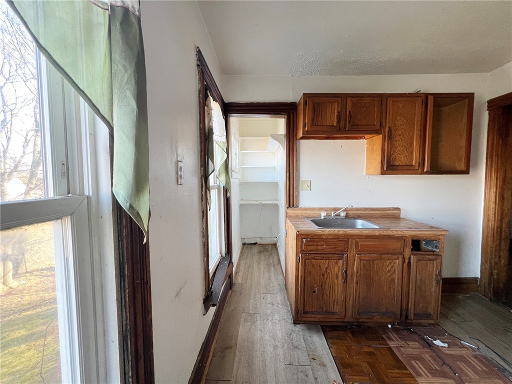 868 Plymouth Ave S 866