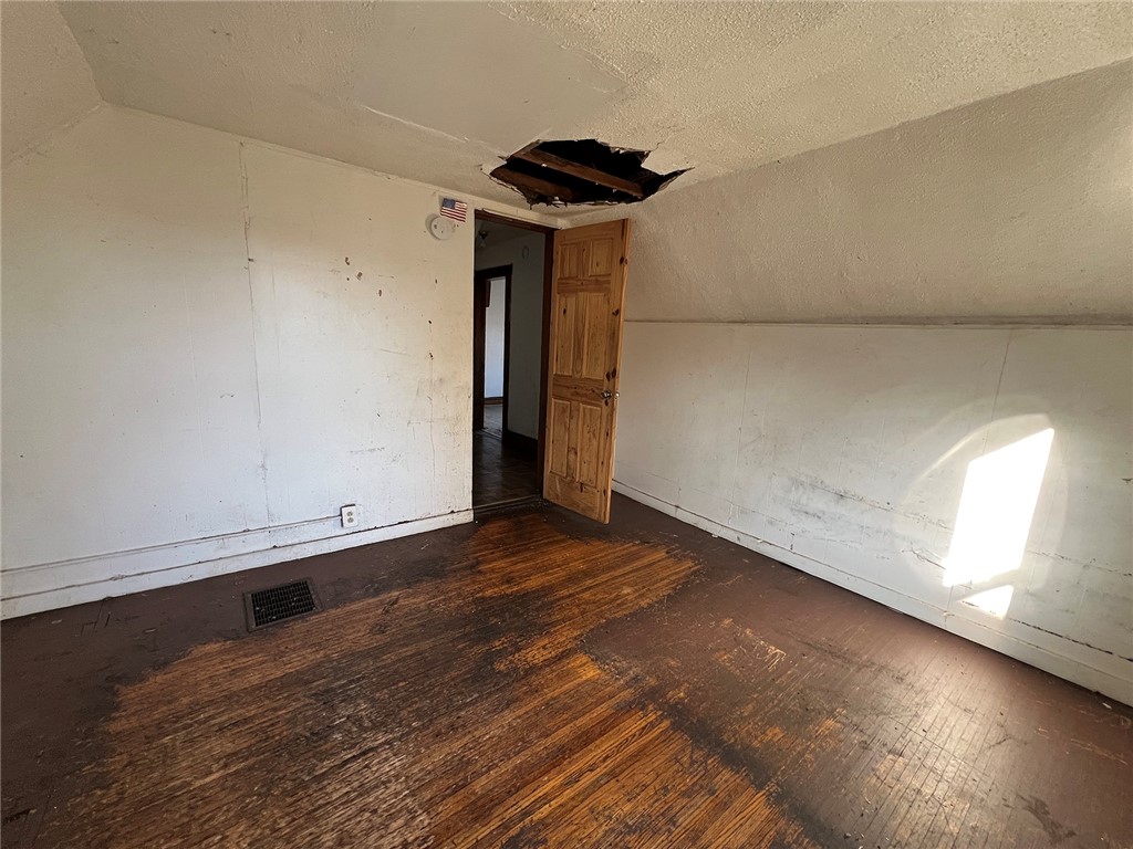 868 Plymouth Ave S 866