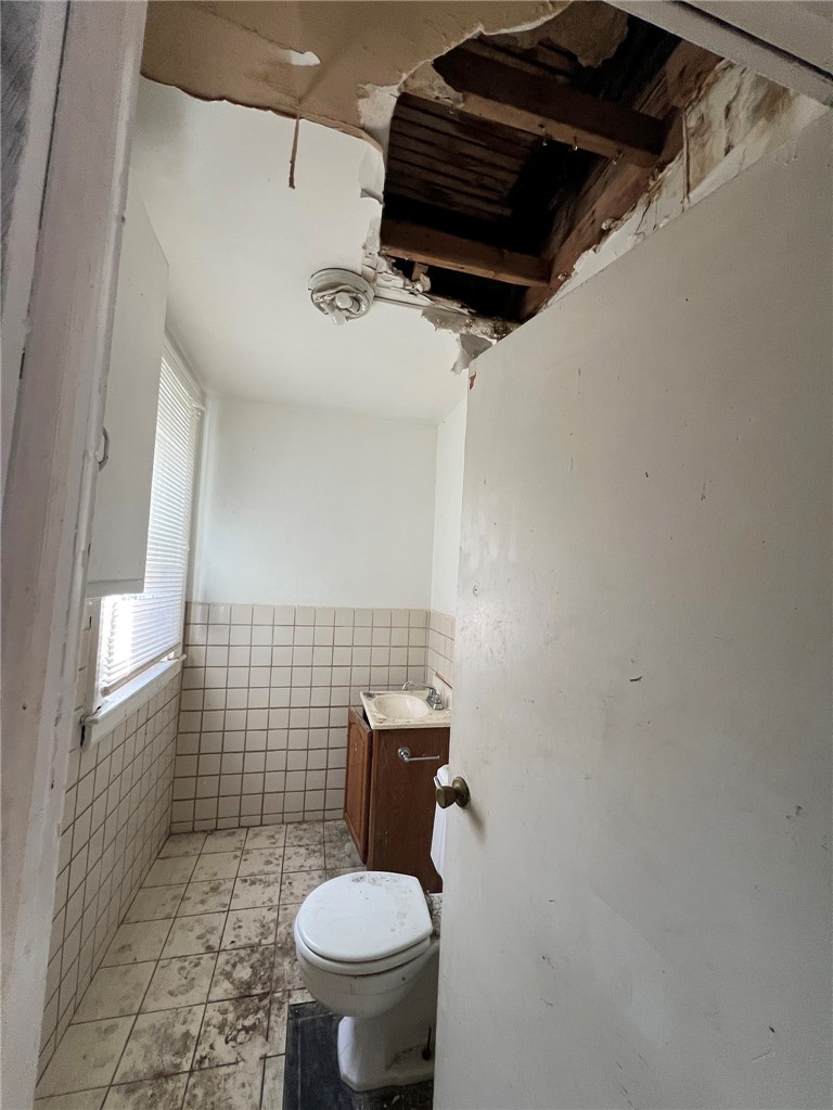 868 Plymouth Ave S 866
