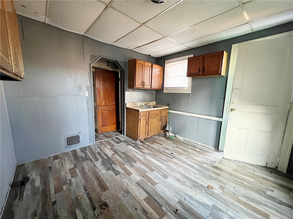 868 Plymouth Ave S 866