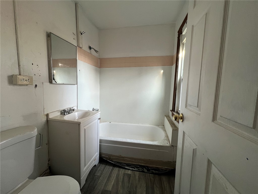 868 Plymouth Ave S 866