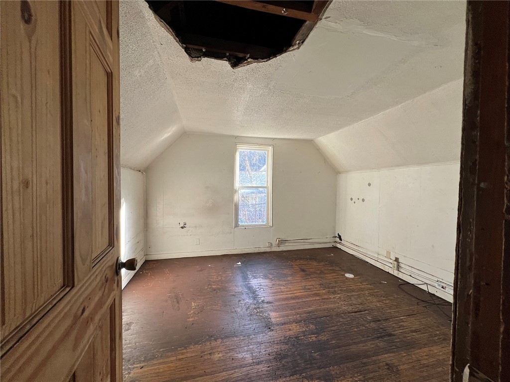 868 Plymouth Ave S 866