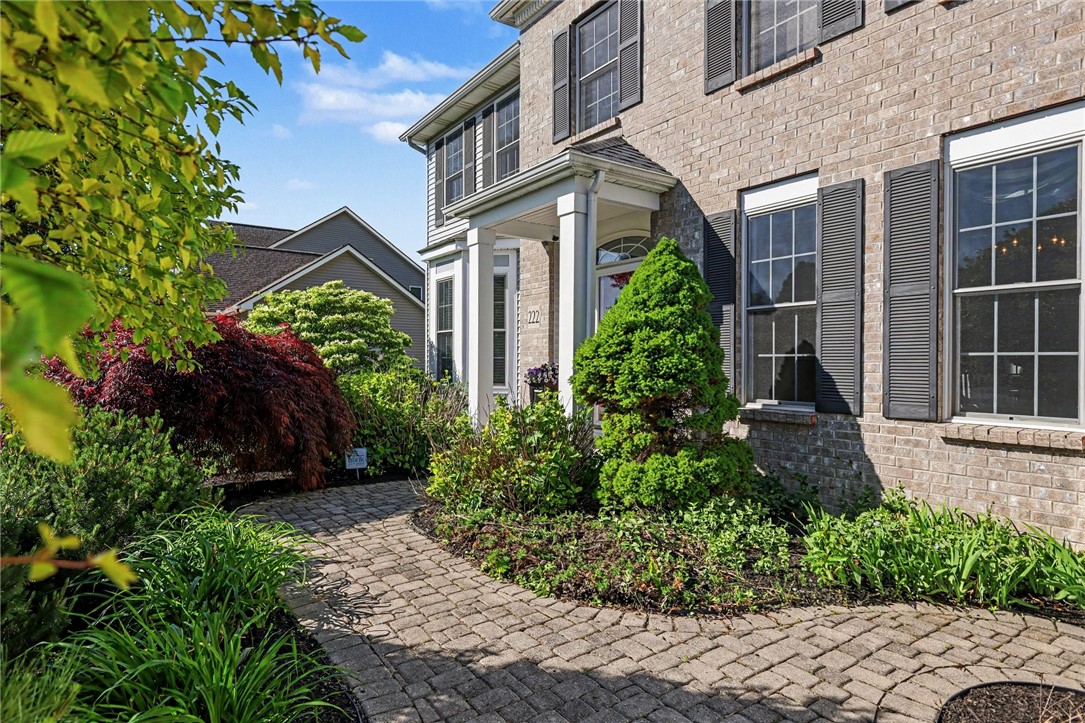 222 Gallant Fox Ln
