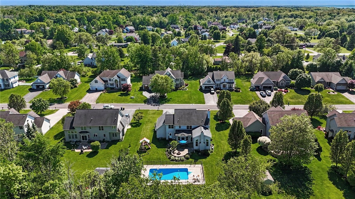 222 Gallant Fox Ln