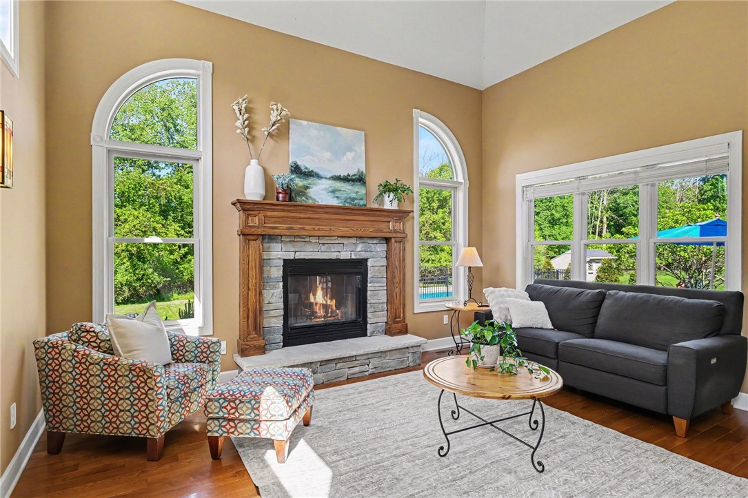 222 Gallant Fox Ln