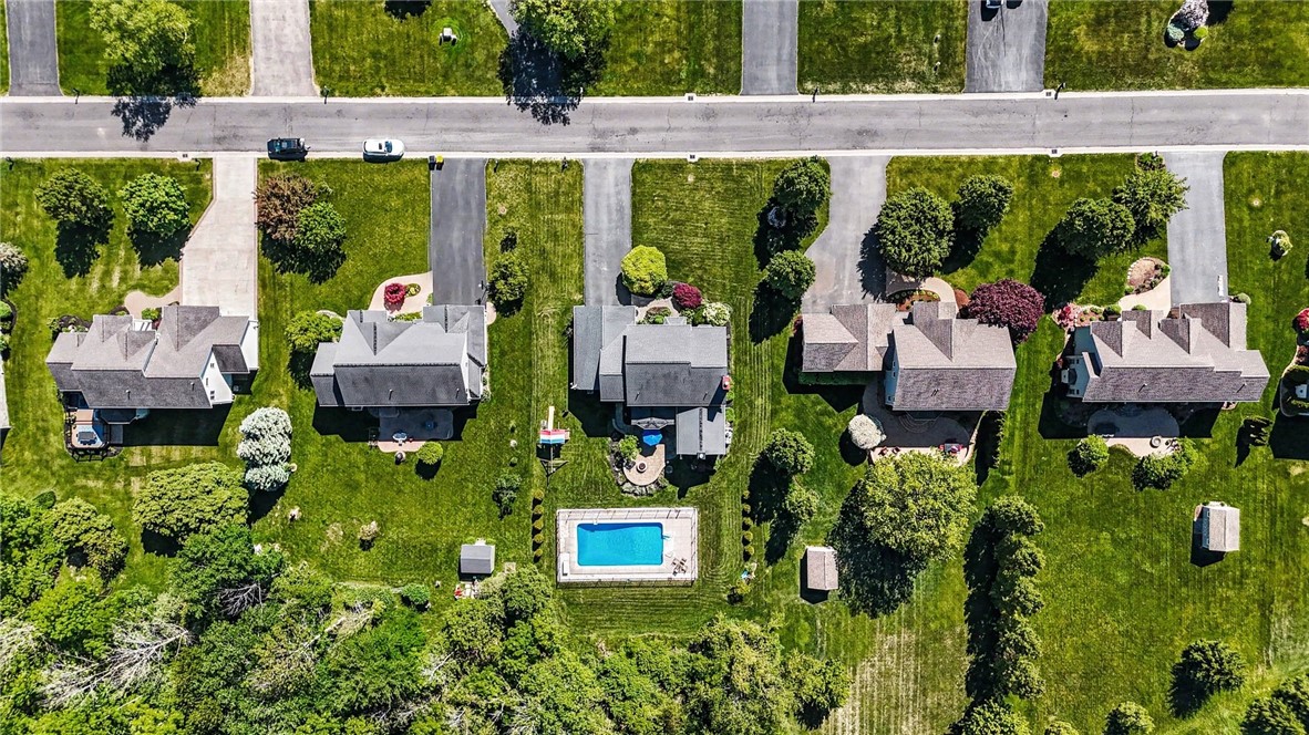 222 Gallant Fox Ln