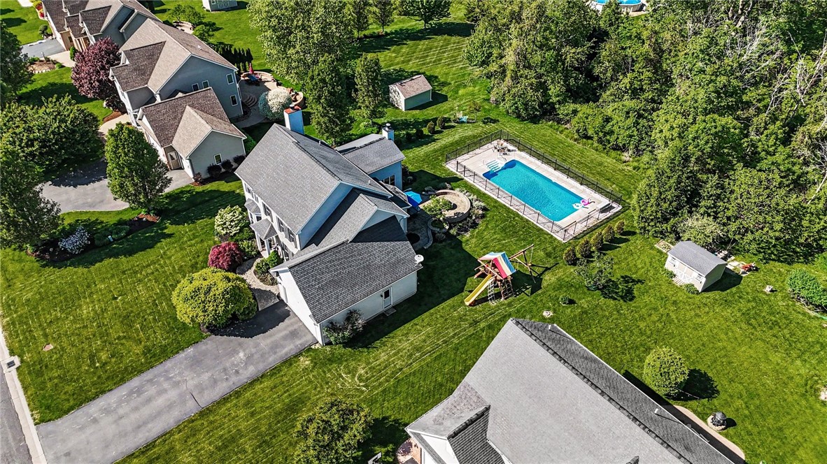 222 Gallant Fox Ln