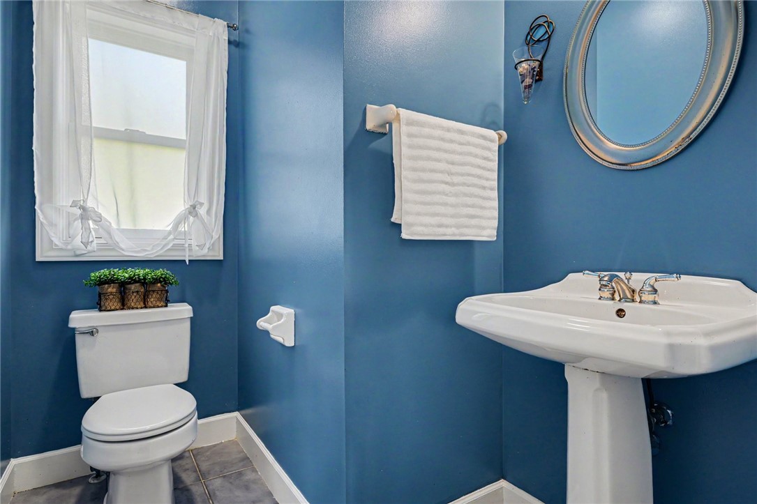 222 Gallant Fox Ln