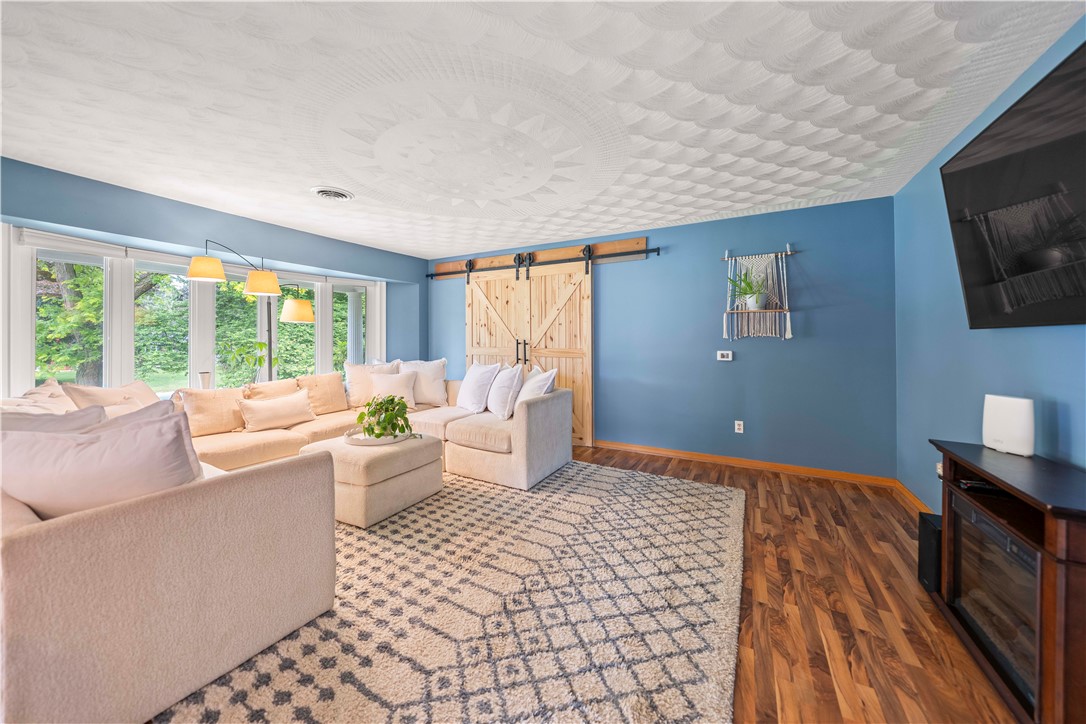 279 Parkview Dr