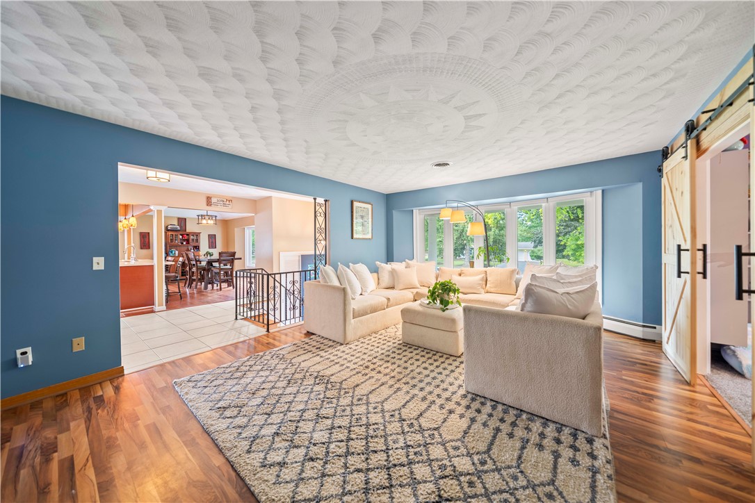 279 Parkview Dr