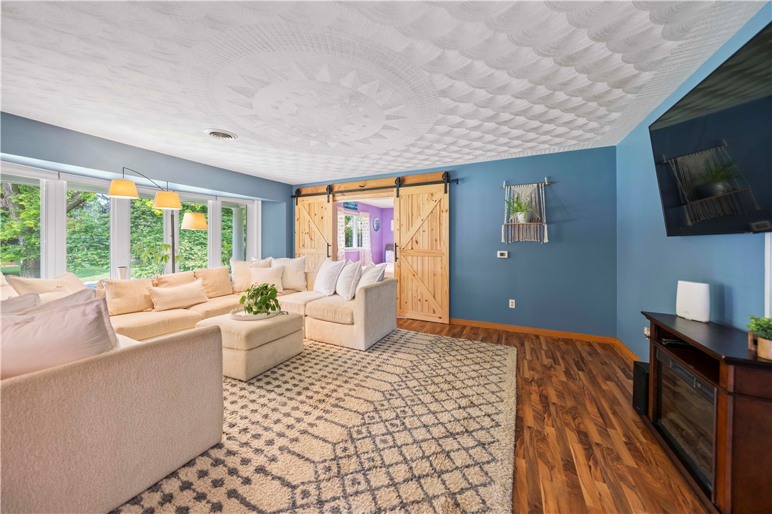 279 Parkview Dr