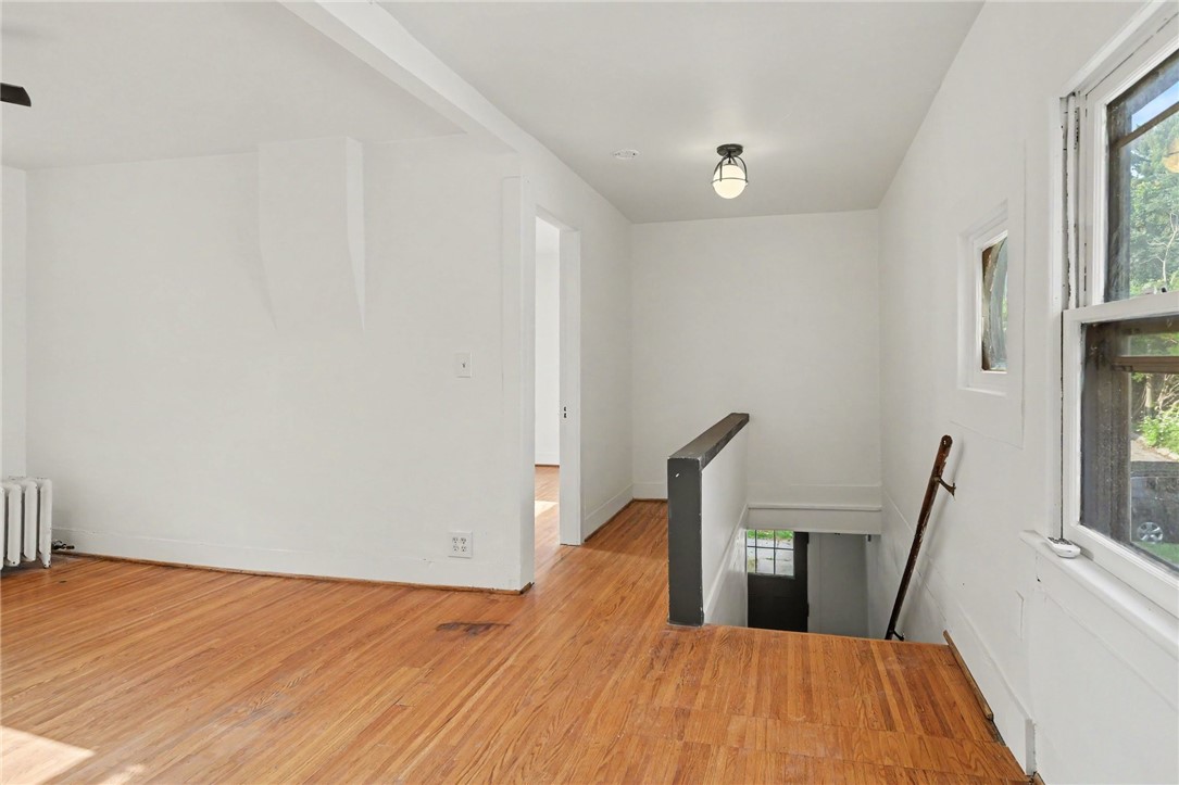 54 Sanford St B (Upper)