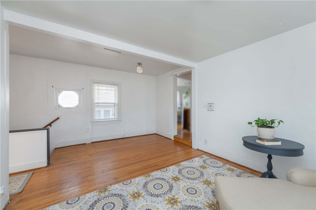 54 Sanford St B (Upper)