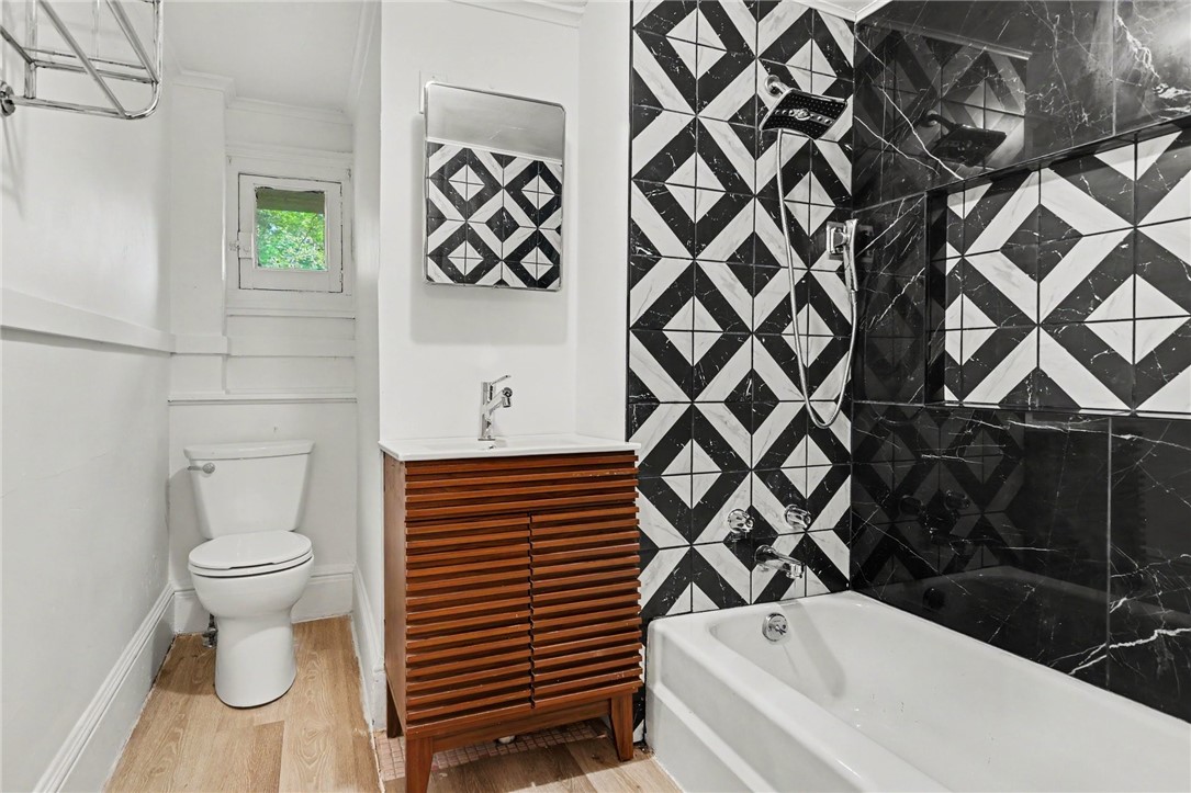 54 Sanford St B (Upper)
