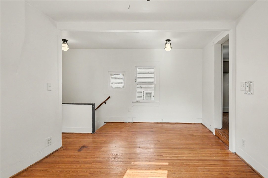 54 Sanford St B (Upper)