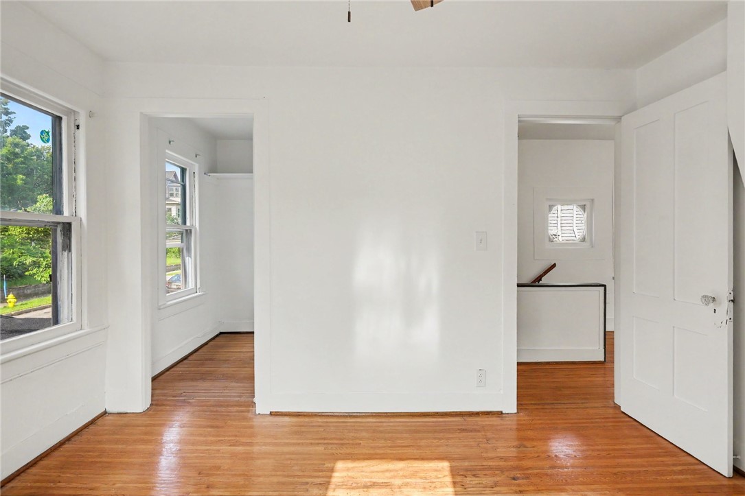 54 Sanford St B (Upper)