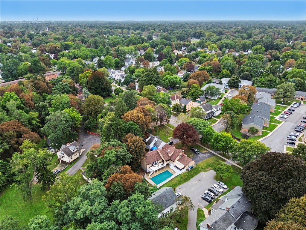3794 Lake Ave.