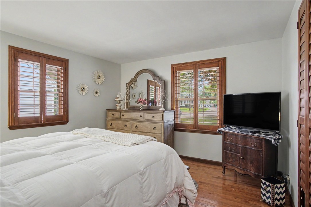 3794 Lake Ave.