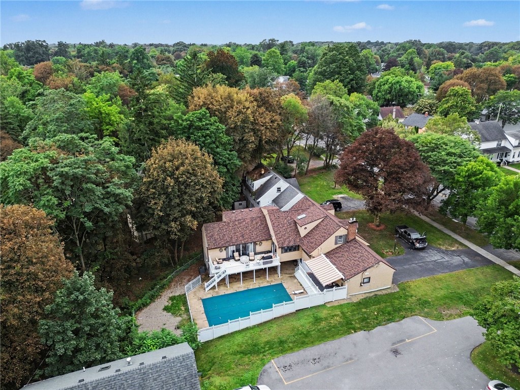 3794 Lake Ave.
