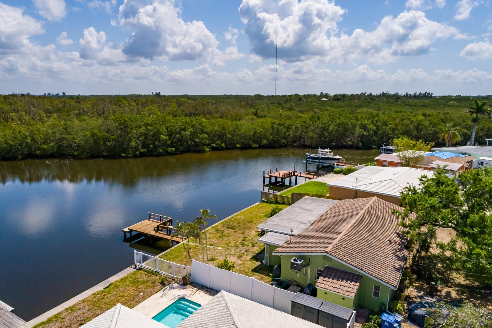 9439 SUN ISLE DR NE