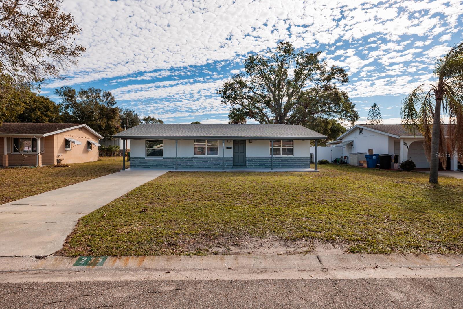 235 SE MADISON CIR N