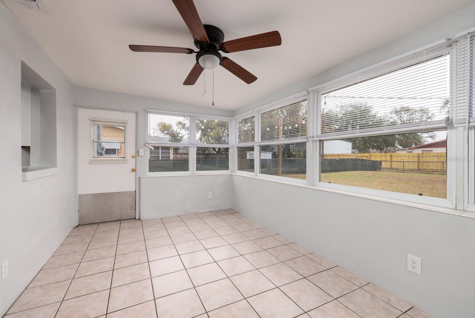 235 SE MADISON CIR N