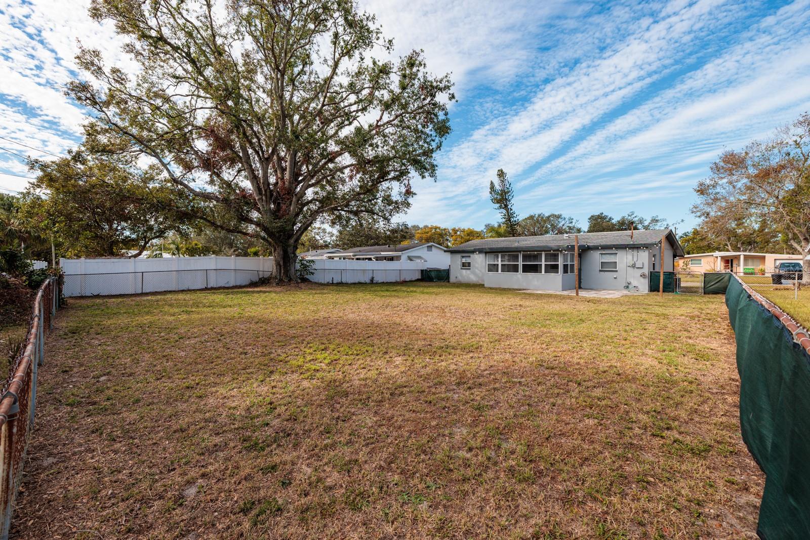 235 SE MADISON CIR N