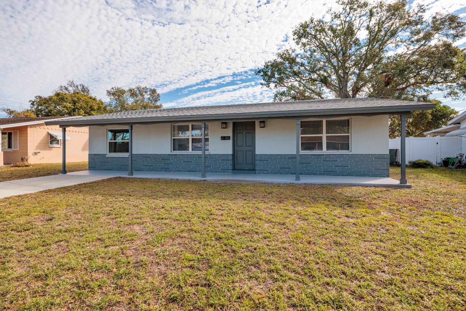235 SE MADISON CIR N