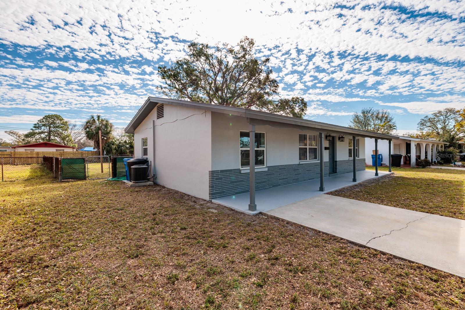 235 SE MADISON CIR N