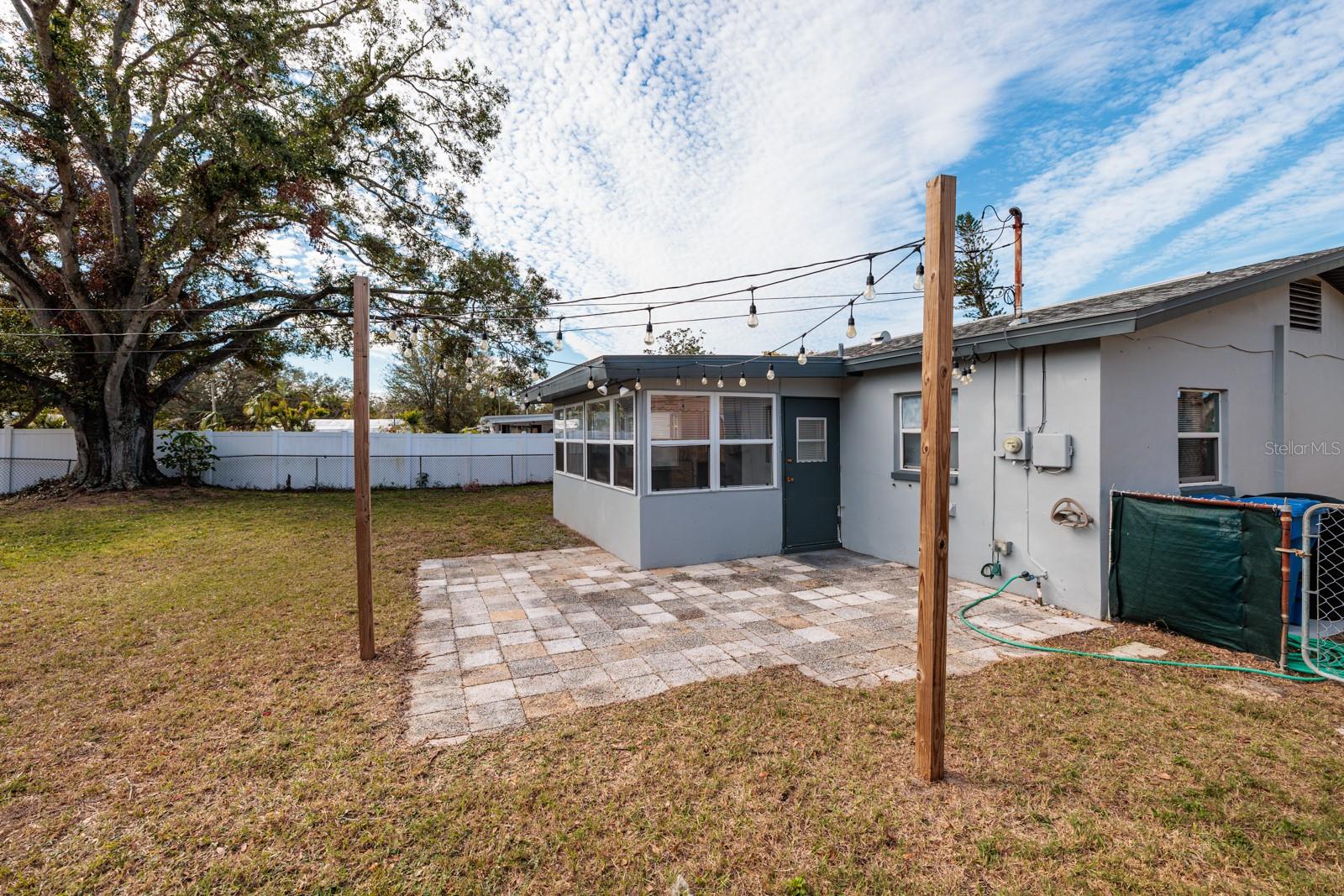 235 SE MADISON CIR N