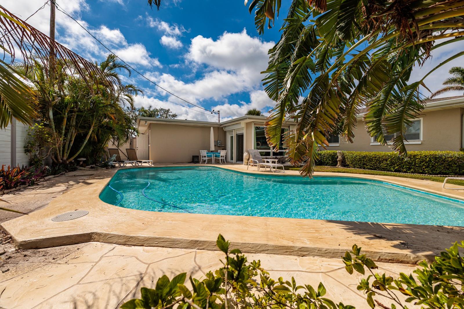 2340 W BAY ISLE DR SE