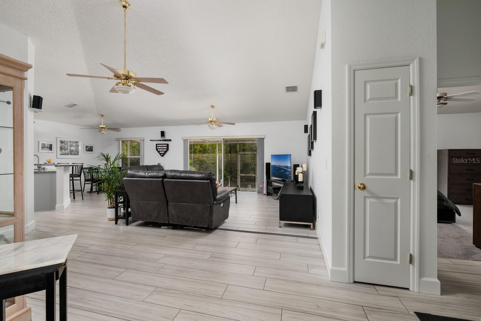 9409 SUN ISLE DR NE
