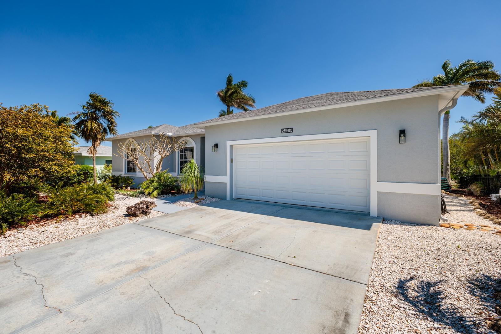 9409 SUN ISLE DR NE