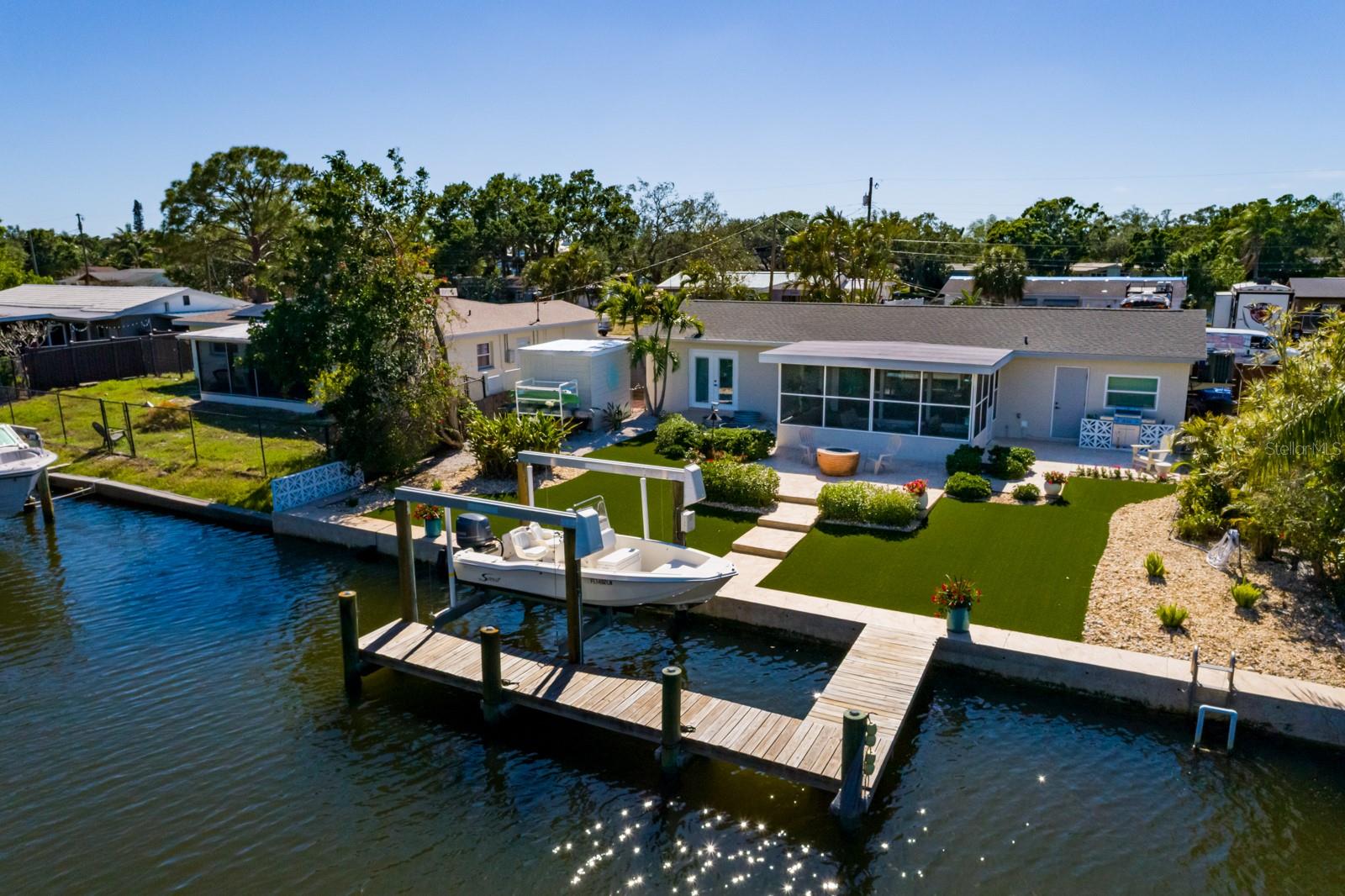 9301 SUN ISLE DR NE