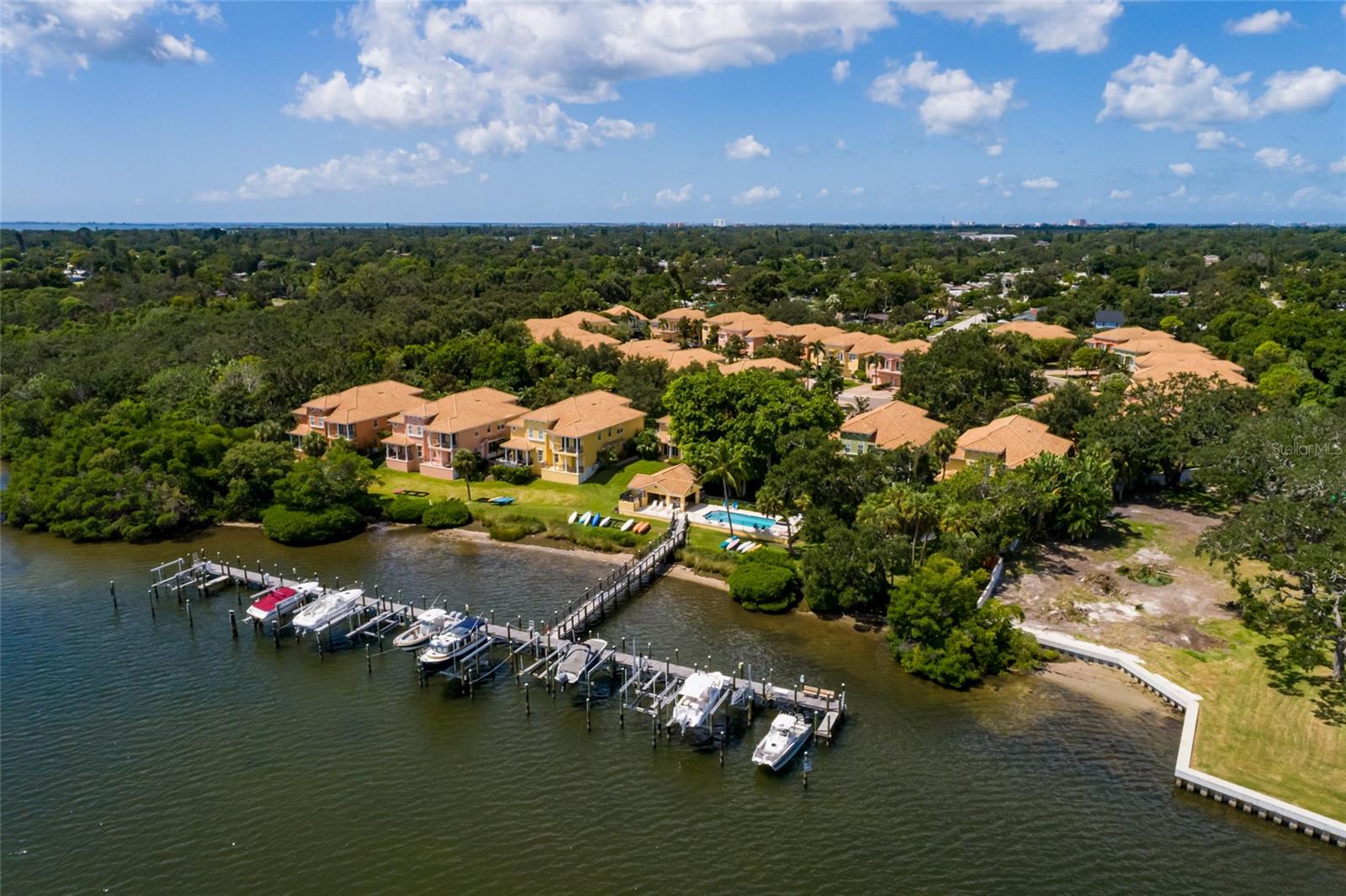 190 BANYAN BAY DR