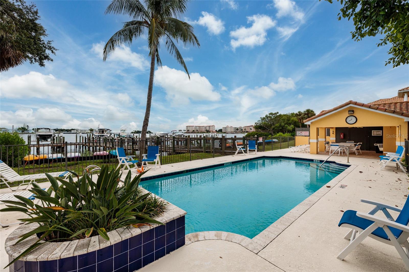 190 BANYAN BAY DR