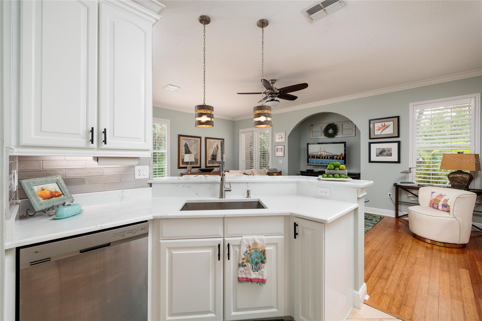 190 BANYAN BAY DR