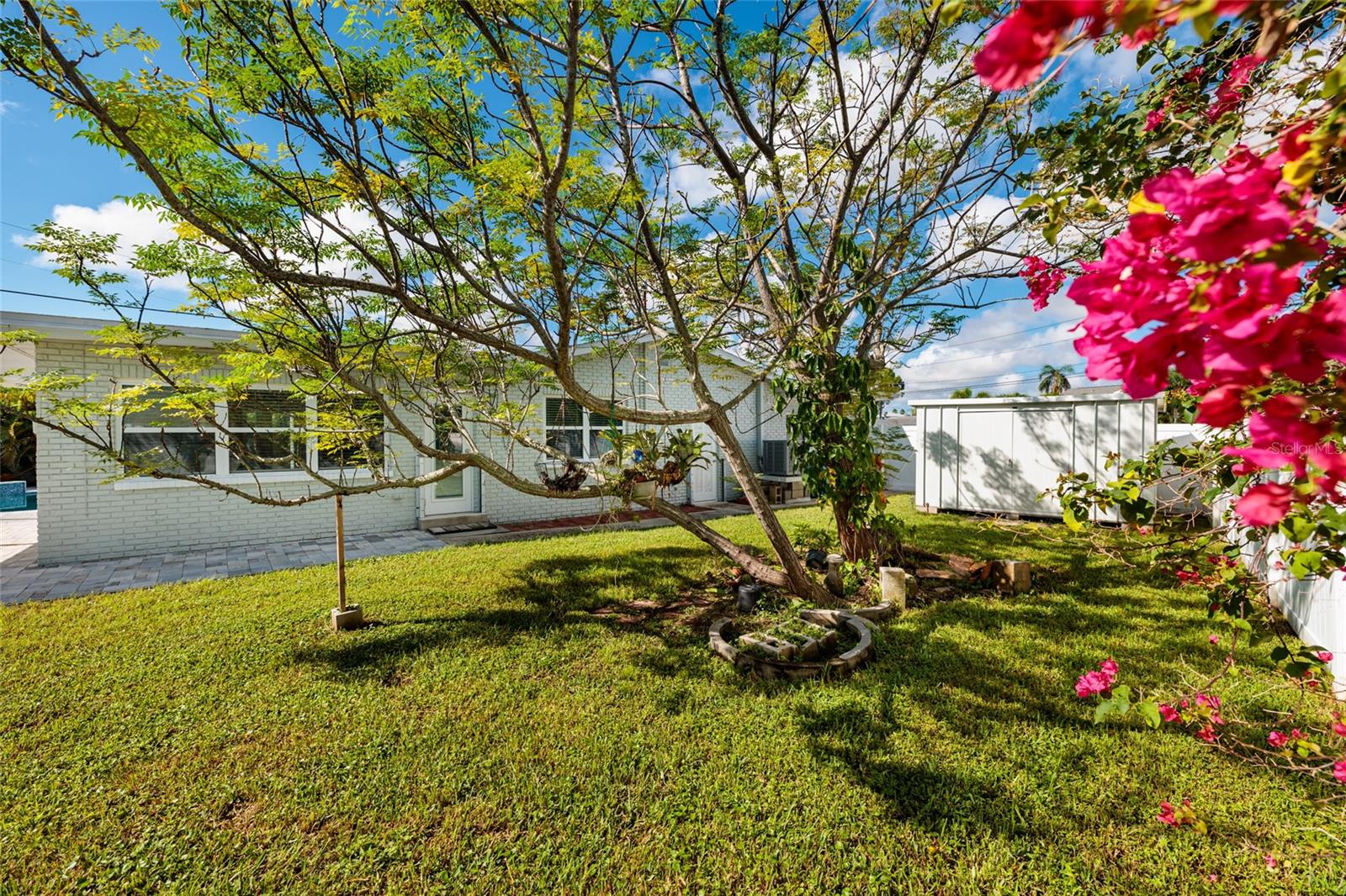 8801 SUNLIT COVE DR NE