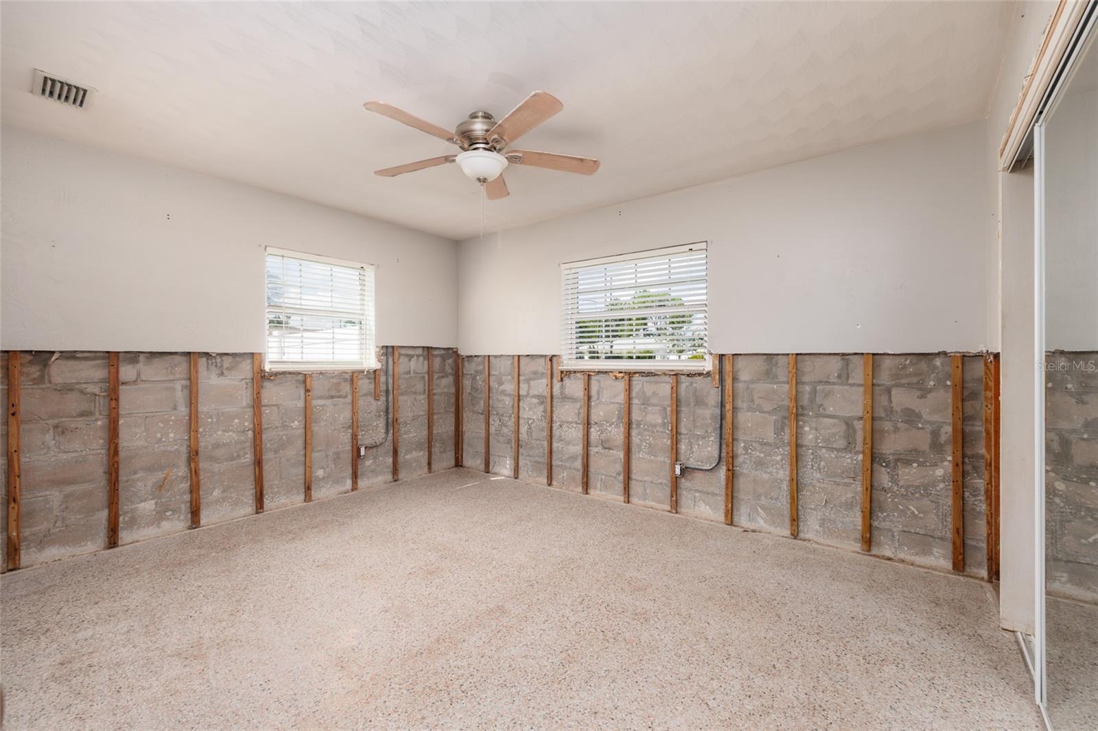 8801 SUNLIT COVE DR NE