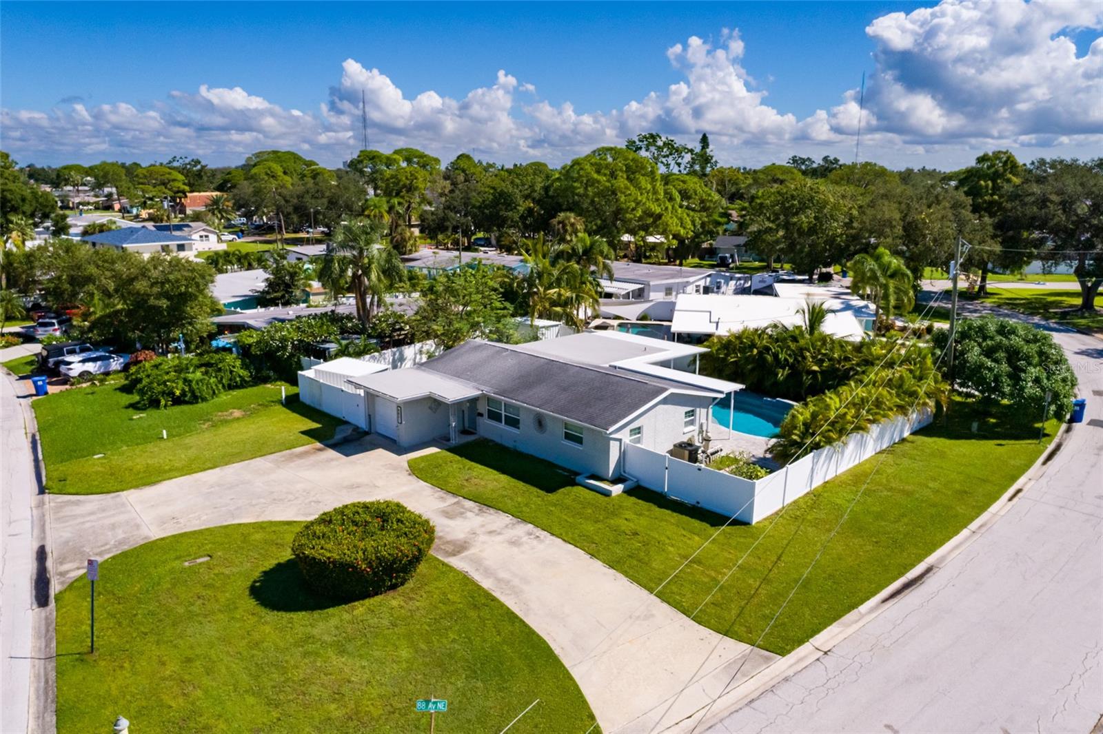 8801 SUNLIT COVE DR NE