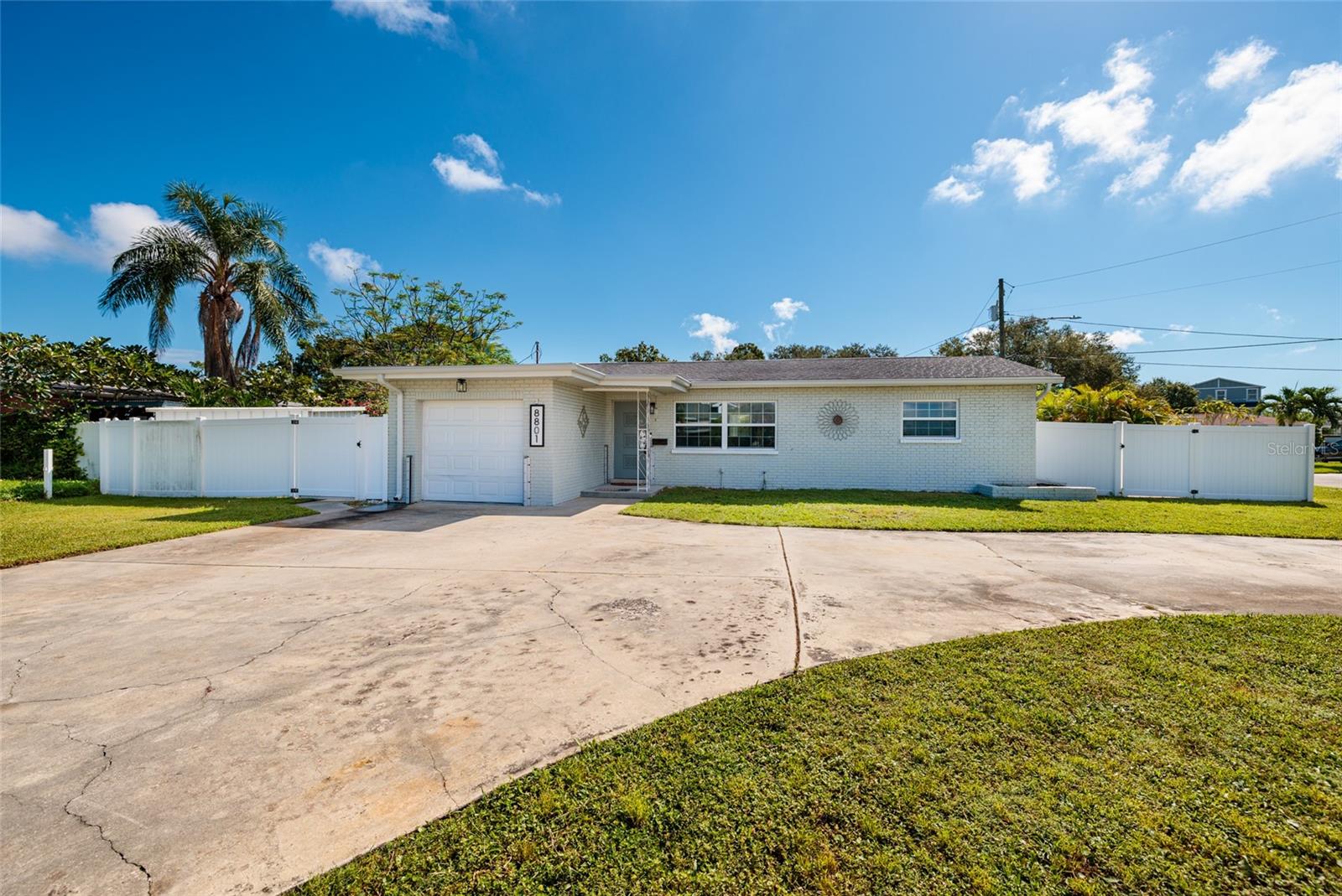 8801 SUNLIT COVE DR NE