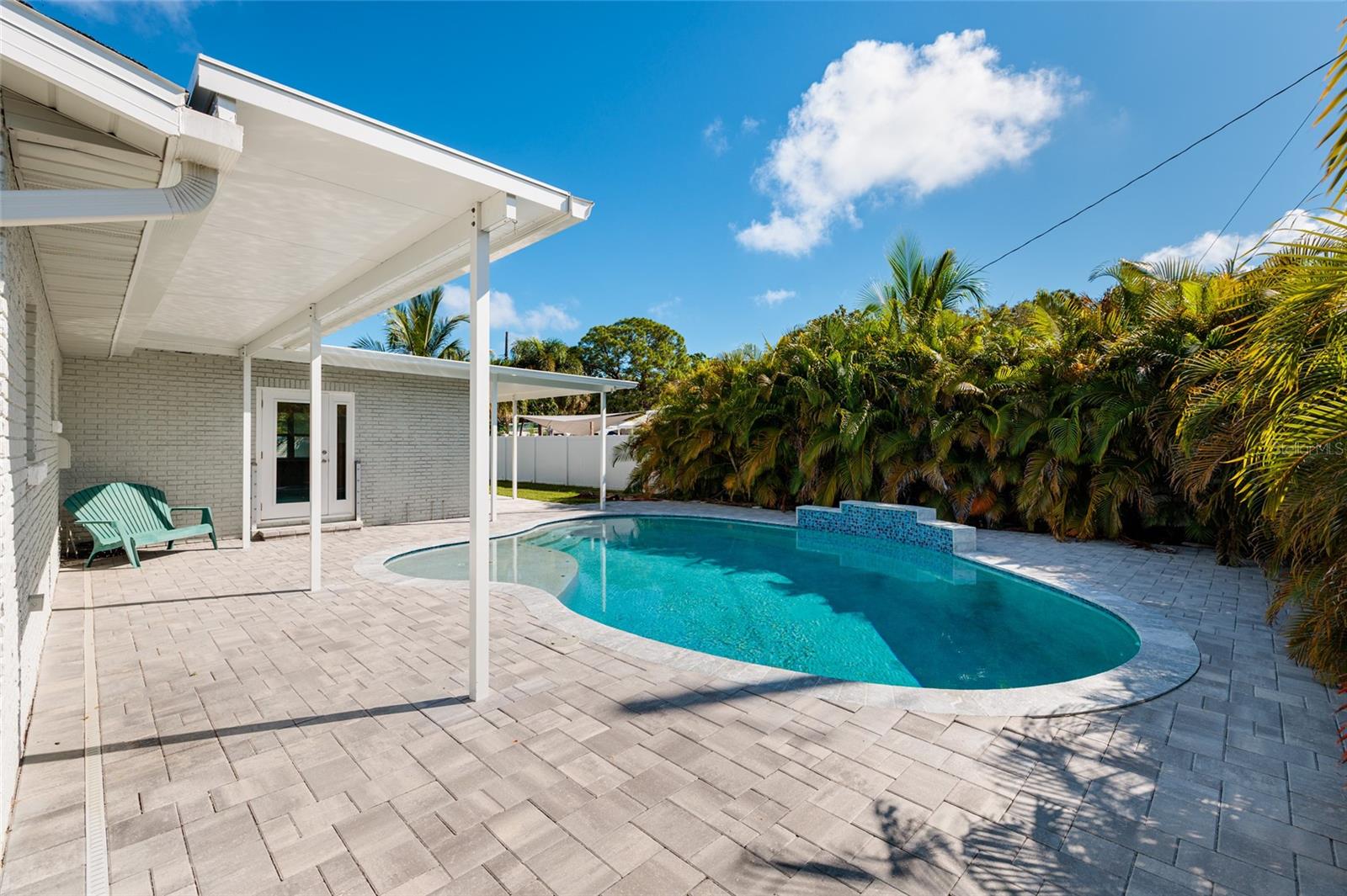 8801 SUNLIT COVE DR NE