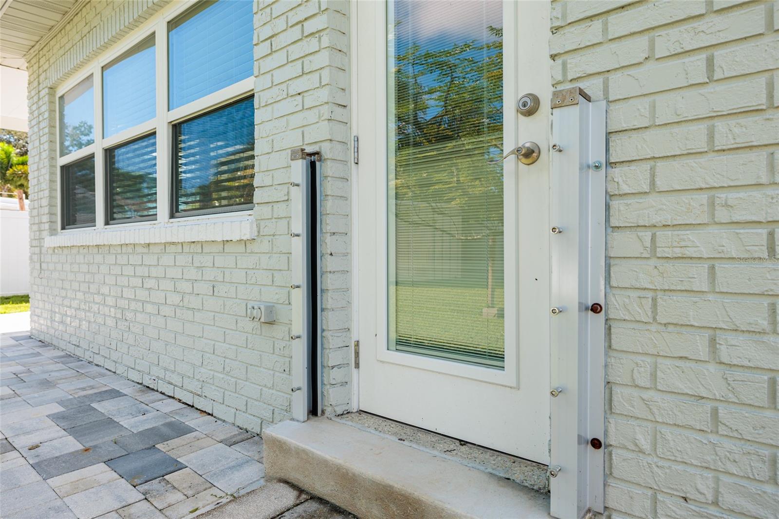 8801 SUNLIT COVE DR NE