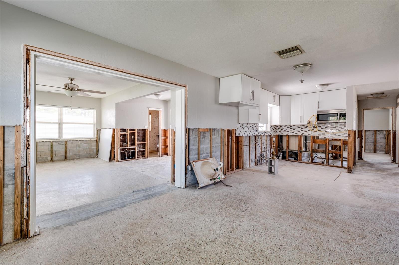 8801 SUNLIT COVE DR NE