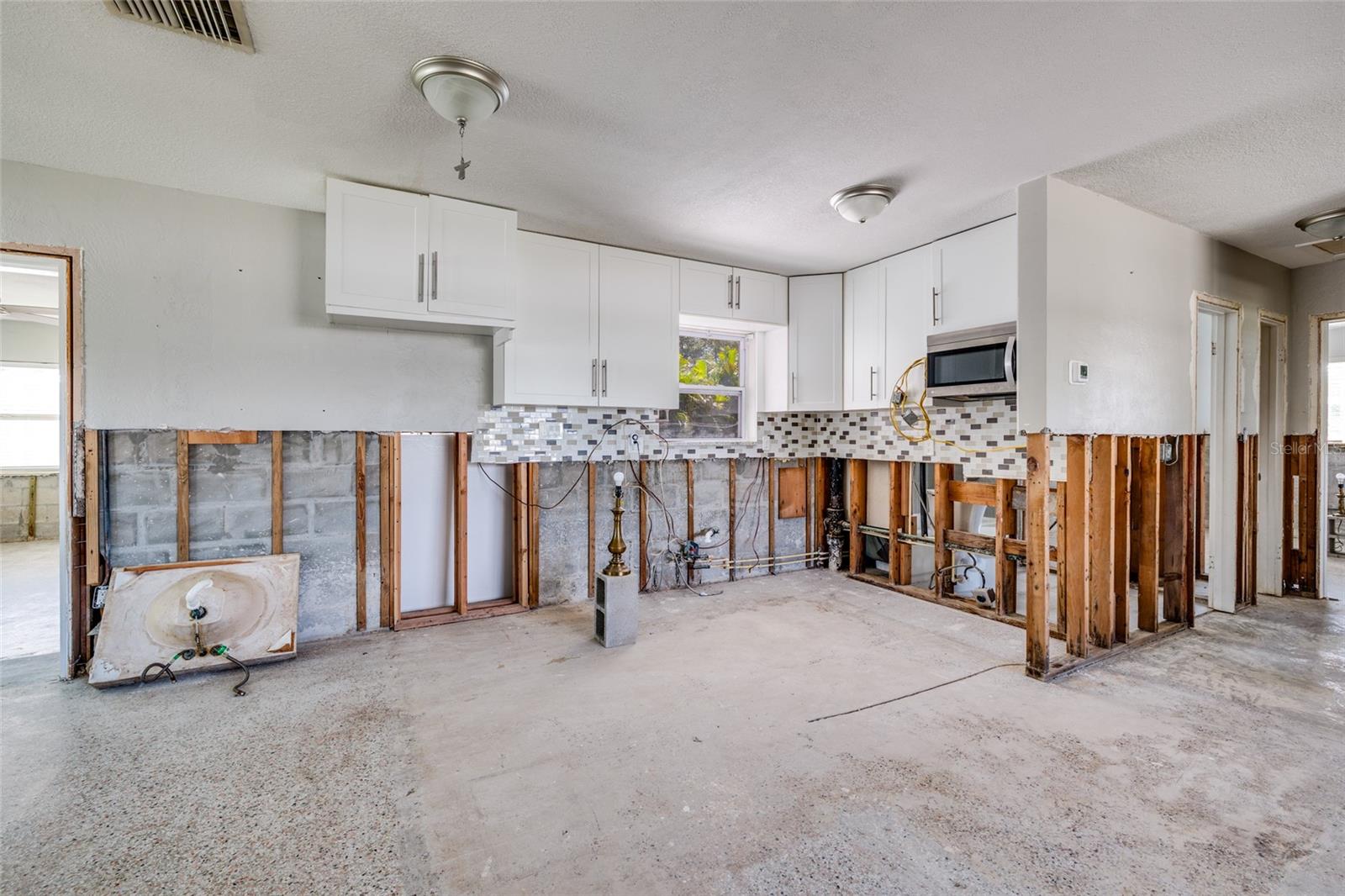 8801 SUNLIT COVE DR NE