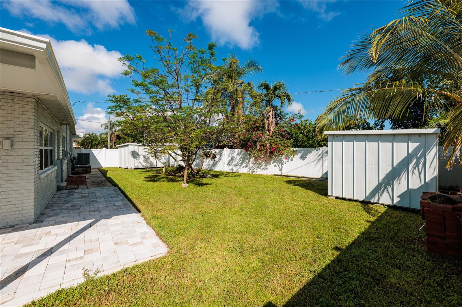 8801 SUNLIT COVE DR NE