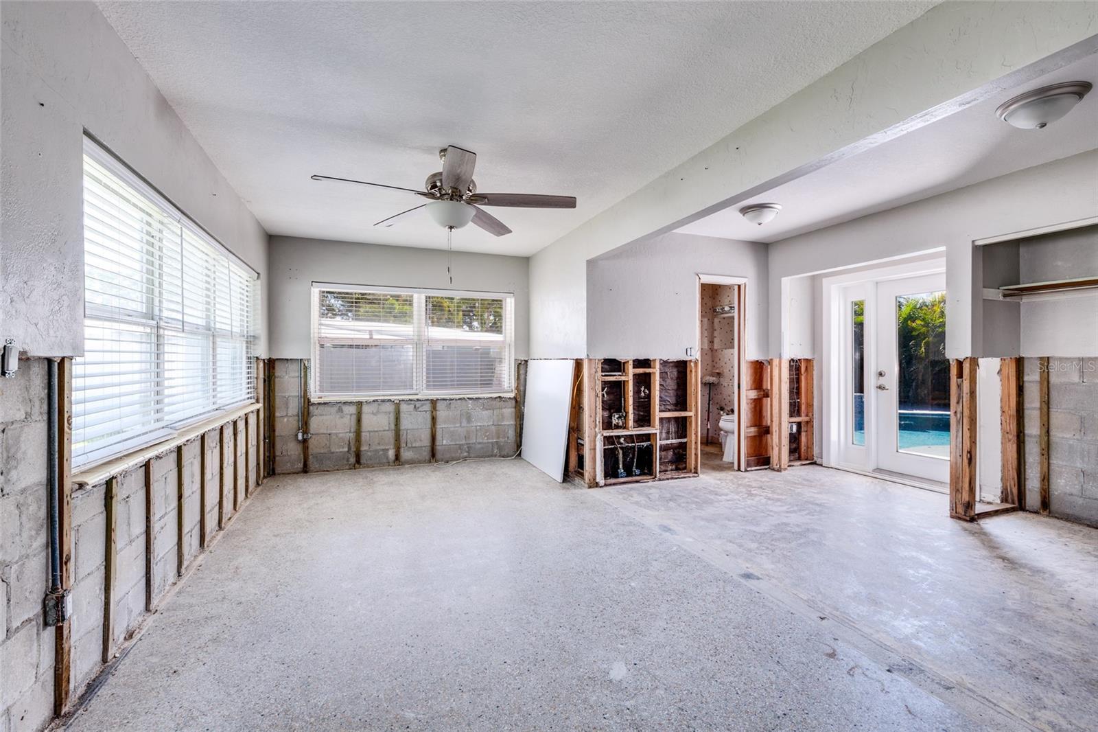 8801 SUNLIT COVE DR NE