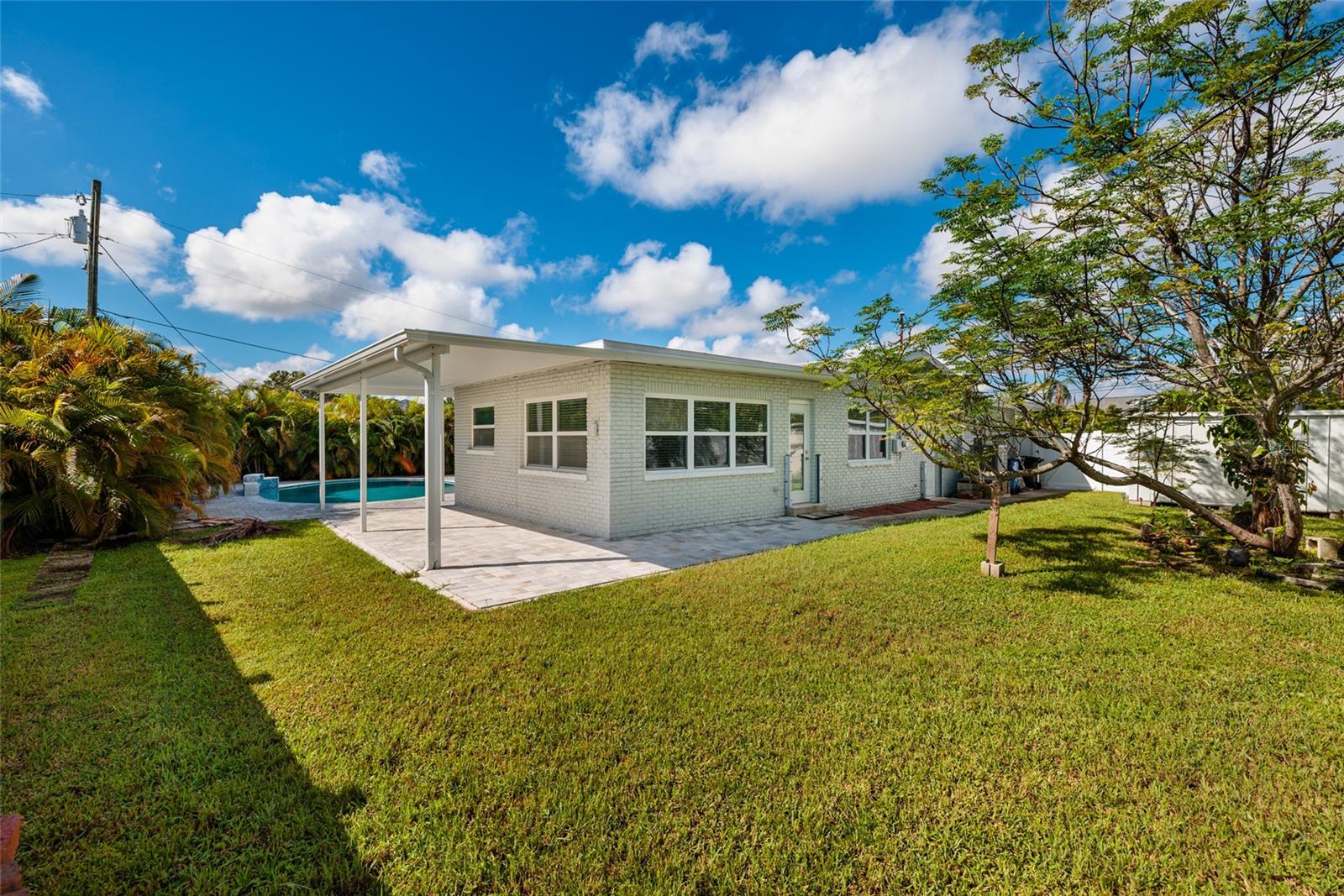 8801 SUNLIT COVE DR NE